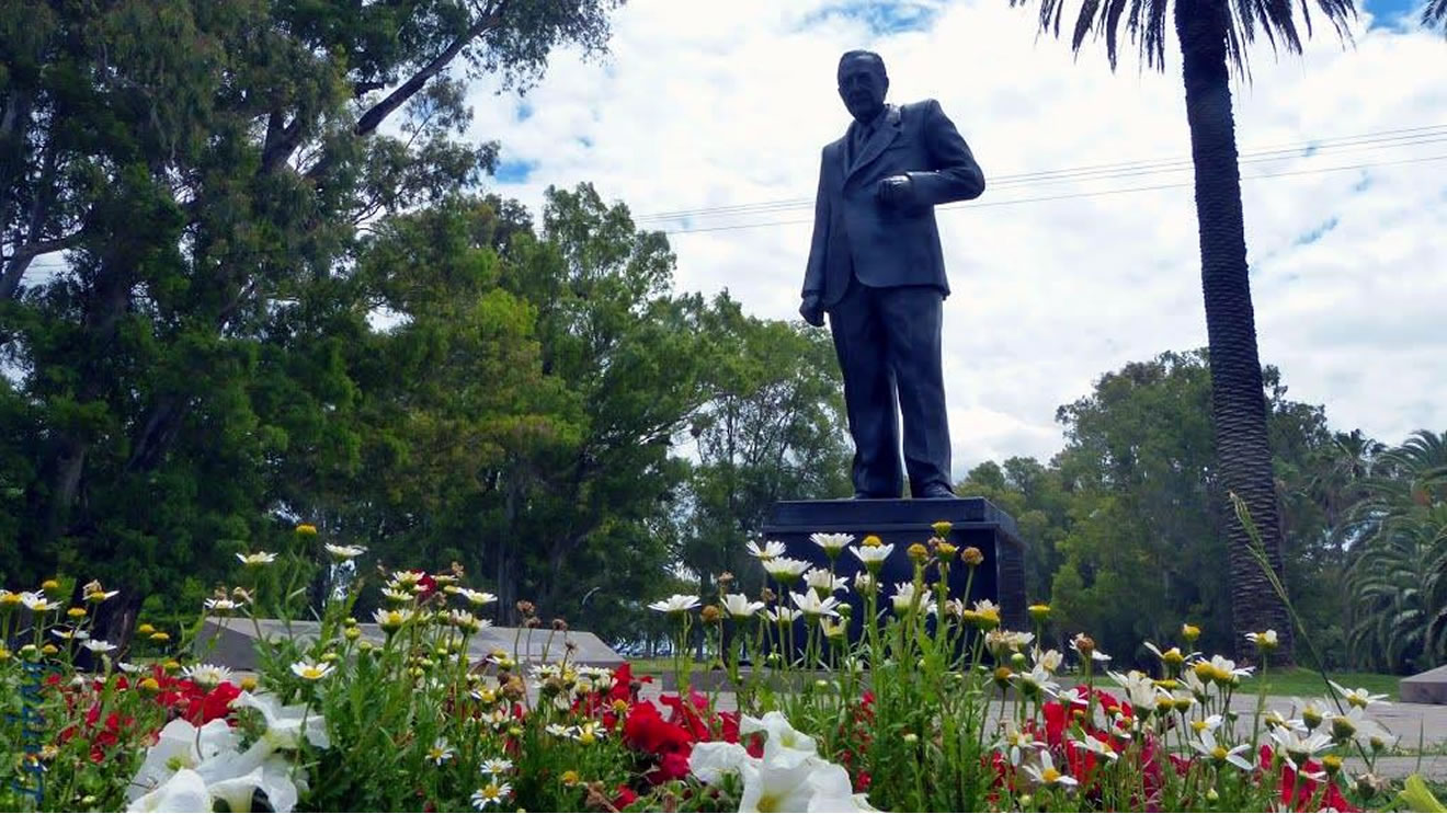 Monumento a Raúl Alfonsín