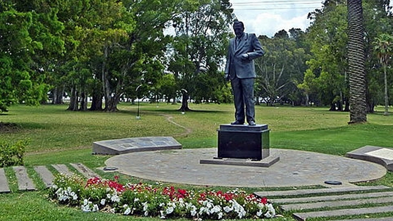 Monumento a Raúl Alfonsín