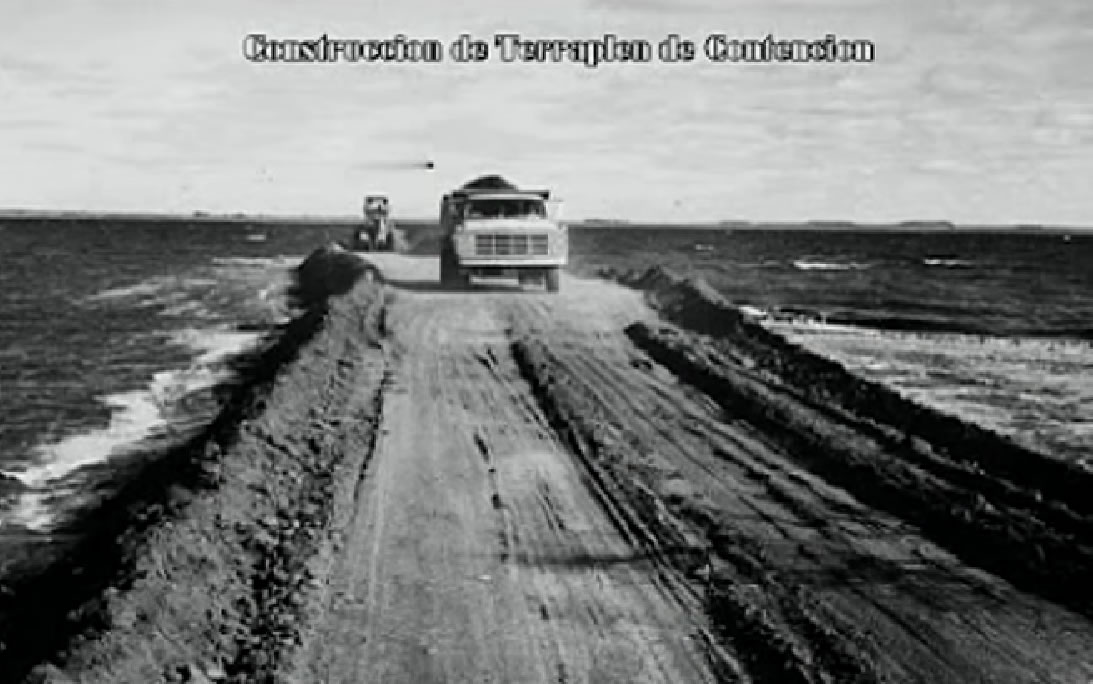 Construcción del terraplén en 1978