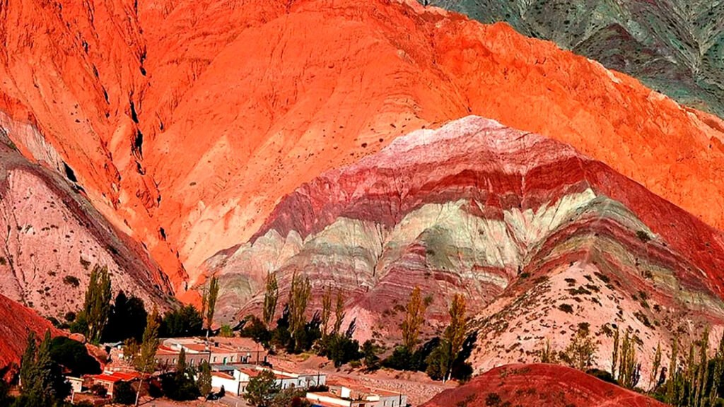 El Cerro de los 7 Colores: una maravilla cromática en el noroeste argentino Cerro de los 7 Colores